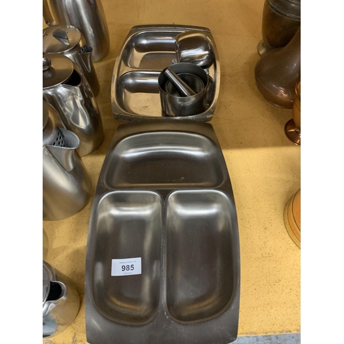 985 - A QUANTITY OF STAINLESS STEEL KITCHEN ITEMS