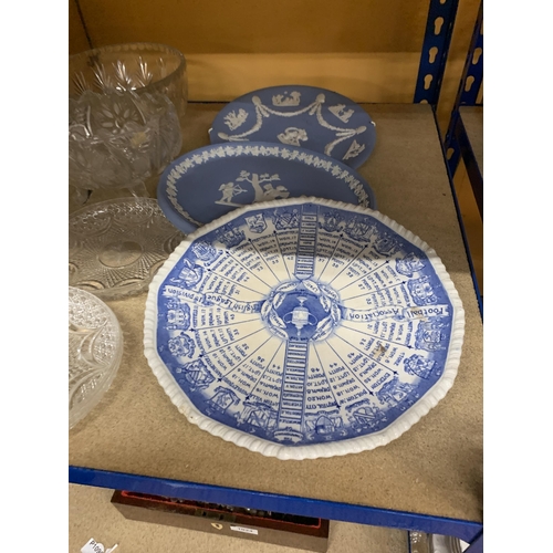 1022 - A QUANTITY OF GLASSWARE TO INCLUDE THREE WEDGWOOD PLATES, TWO BEING JASPERWARE, BOWLS, VASES, A LARG... 