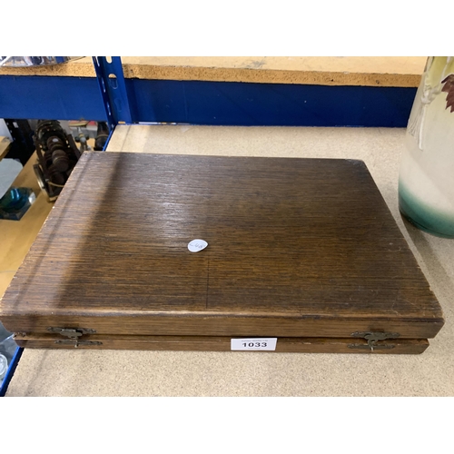 1033 - A VINTAGE CAKE FORK AND KNIFE SET WITH SERVERS IN AN OAK CASE