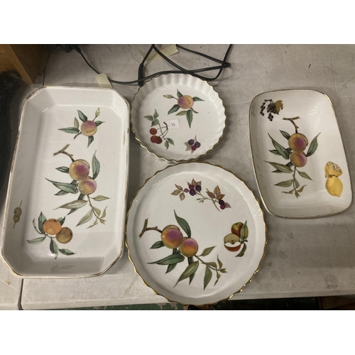 1122 - FOUR PIECES OF ROYAL WORCESTER 'EVESHAM' OVEN TO TABLE WARE TO INCLUDE, FLAN DISHES AND SERVING DISH... 