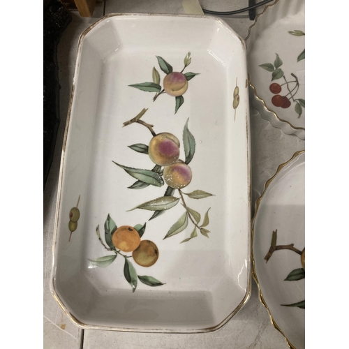 1122 - FOUR PIECES OF ROYAL WORCESTER 'EVESHAM' OVEN TO TABLE WARE TO INCLUDE, FLAN DISHES AND SERVING DISH... 