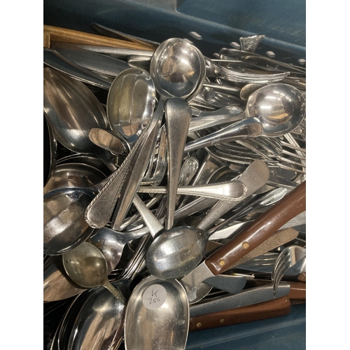 1152 - A LARGE QUANTITY OF FLATWARE, SOME VINTAGE