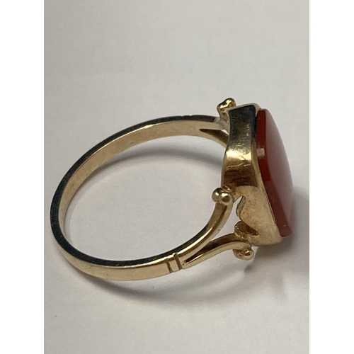 504 - A MARKED 9 CARAT GOLD DRESS RING WITH AMBER COLOURED STONE SIZE Q GROSS WEIGHT 2.79 GRAMS