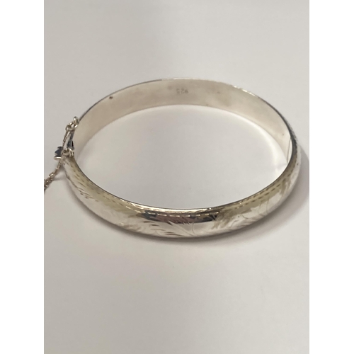 506 - A MARKED 925 SILVER BANGLE WITH SAFETY CHAIN