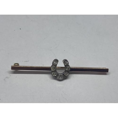 519 - A TESTED TO 9 CARAT GOLD (NO WARRANTY GIVEN) TIE PIN WITH SEVEN DIAMONDS IN A HORSESHOE SHAPE GROSS ... 