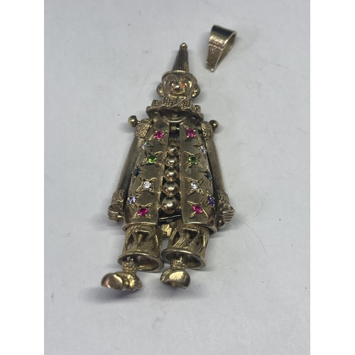 525 - A LARGE MARKED SILVER GILT BEJEWELLED ARTICUALTED CLOWN PENDANT HEIGHT APPROXIMATELY 9CM