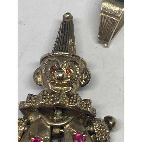 525 - A LARGE MARKED SILVER GILT BEJEWELLED ARTICUALTED CLOWN PENDANT HEIGHT APPROXIMATELY 9CM