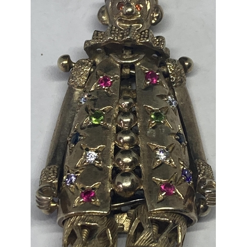 525 - A LARGE MARKED SILVER GILT BEJEWELLED ARTICUALTED CLOWN PENDANT HEIGHT APPROXIMATELY 9CM