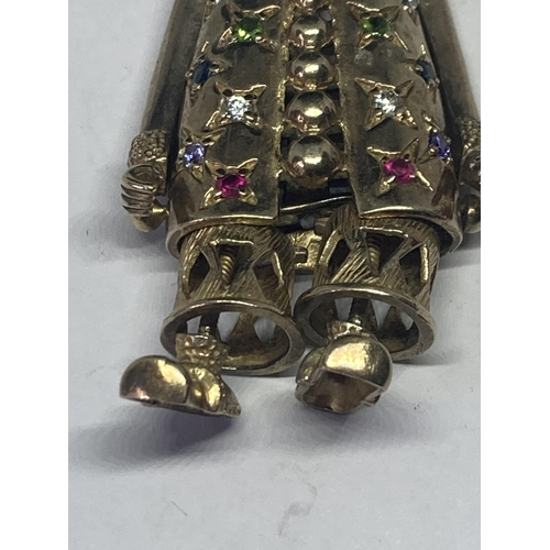 525 - A LARGE MARKED SILVER GILT BEJEWELLED ARTICUALTED CLOWN PENDANT HEIGHT APPROXIMATELY 9CM