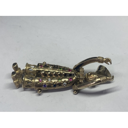 525 - A LARGE MARKED SILVER GILT BEJEWELLED ARTICUALTED CLOWN PENDANT HEIGHT APPROXIMATELY 9CM