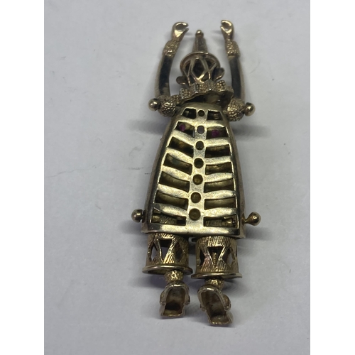 525 - A LARGE MARKED SILVER GILT BEJEWELLED ARTICUALTED CLOWN PENDANT HEIGHT APPROXIMATELY 9CM