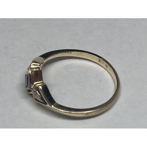 533 - A MARKED 14 CARAT GOLD RING WITH CENTRE SAPPHIRE WITH A DIAMOND EACH SIDE SIZE M GROSS WEIGHT 1.77 G... 