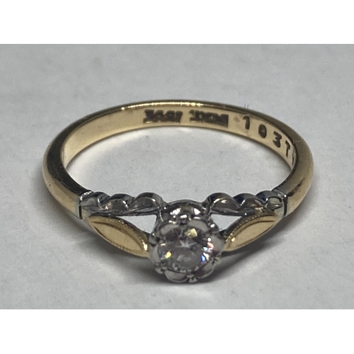 539 - AN 18 CARAT GOLD RING WITH SOLITAIRE DIAMOND SIZE K/L GROSS WEIGHT2.54 GRAMS IN A PRESENTATION BOX