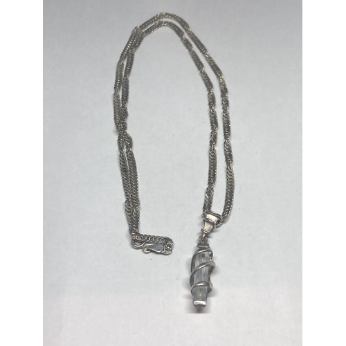 540 - A MARKED 925 SILVER NECKLACE WITH A CRYSTAL PENDANT IN A PRESENTATION BOX