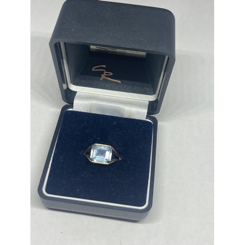 546 - A MARKED 9 CARAT LONDON YELLOW GOLD RING WITH A LARGE AQUA MARINE STONE SIZE P GROSS WEIGHT 3.12 GRA... 