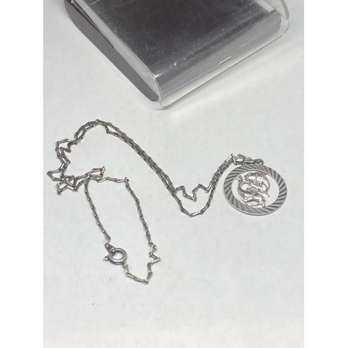 549 - A SILVER DOLPHIN NECKLACE WITH A PRESENTION BOX