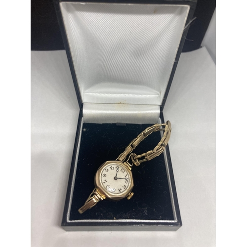 550 - A 9 CARAT GOLD LADIES WRISTWATCH AND STRAP GROSS WEIGHT 16.5 GRAMS