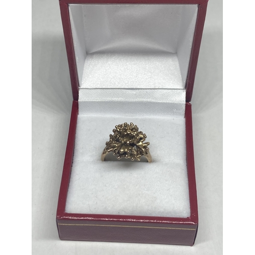 554 - A MARKED 9 CARAT GOLD BRUTALIST RING SIZE J GROSS WEIGHT 4.6 GRAMS IN A PRESENTATION BOX