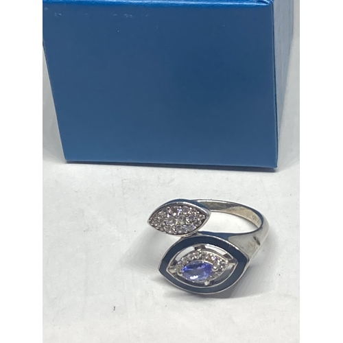 586 - A MARKED SILVER DRESS RING WITH STONES SIZE S/T IN A PRESENTATION BOX