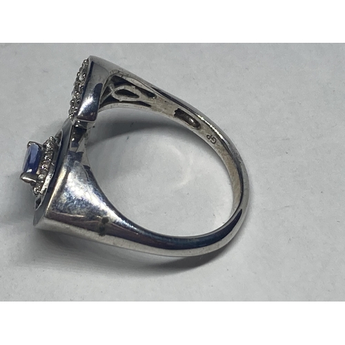 586 - A MARKED SILVER DRESS RING WITH STONES SIZE S/T IN A PRESENTATION BOX