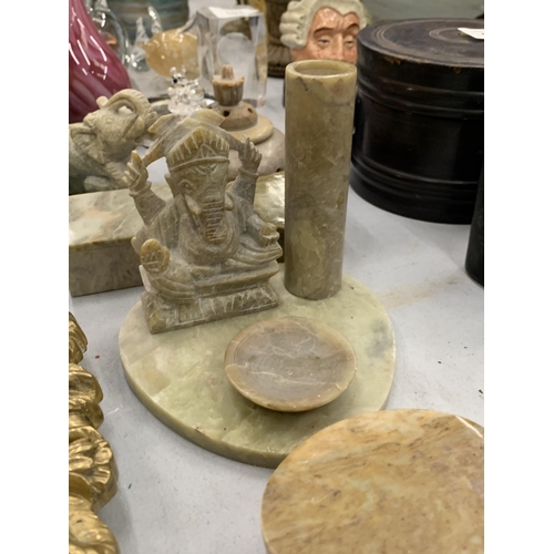 104 - A COLLECTION OF CARVED SOAPSTONE AND ONYX ITEMS TO INCLUDE A GANESH INCENSE BURNER, ELEPHANT AND TRI... 