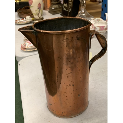 105 - A VINTAGE SOLID COPPER PITCHER, HEIGHT 27CM