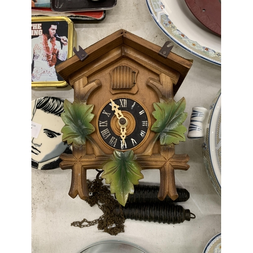 119 - A SMALL VINTAGE CHAIN DRIVEN CUCKOO CLOCK