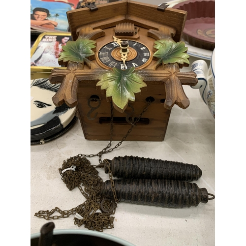 119 - A SMALL VINTAGE CHAIN DRIVEN CUCKOO CLOCK