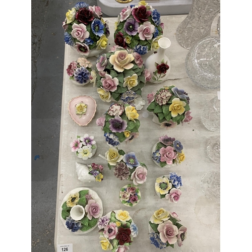 126 - A LARGE COLLECTION OF CERAMIC FLORAL POSIES OF VARYING SIZES TO INCLUDE RADNOR, ETC