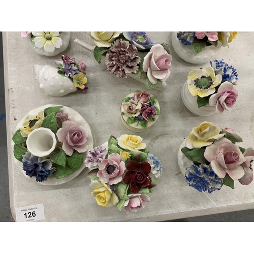 126 - A LARGE COLLECTION OF CERAMIC FLORAL POSIES OF VARYING SIZES TO INCLUDE RADNOR, ETC