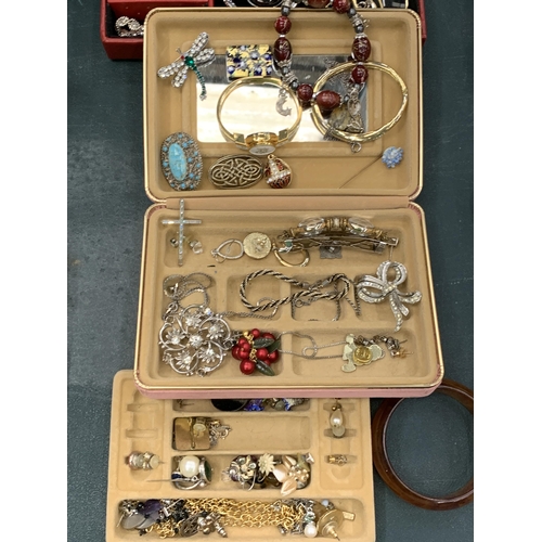 152 - TWO JEWELLERY BOXES WITH A QUANTITY OF VINTAGE JEWELLERY TO INCLUDE BROOCHES, BRACELETS EARRINGS ETC