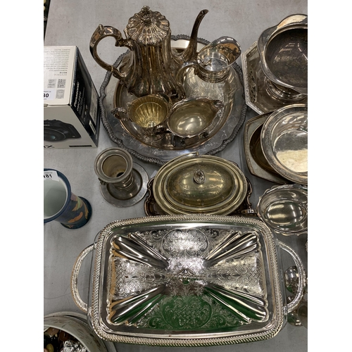 179 - A MIXED LOT OF SILVERPLATE TO INCLUDE TRAYS, GOBLETS, BOWLS ETC