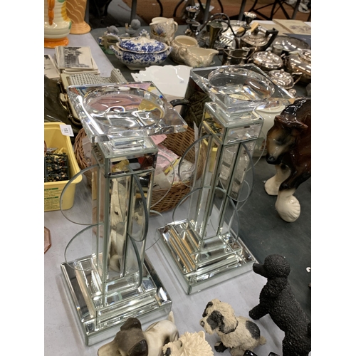 190 - A LARGE PAIR OF GLASS AND CHROME SQUARE CANDLESTICKS, HEIGHT 31.5CM