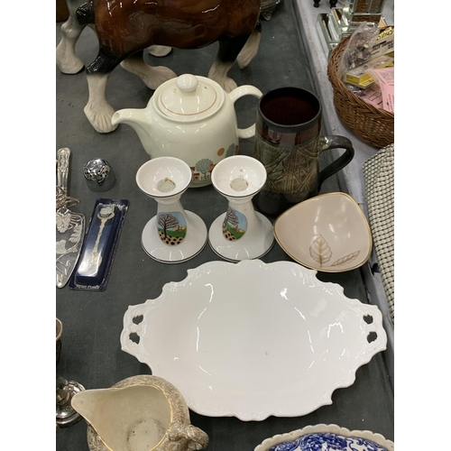 197 - A QUANTITY OF CERAMICS TO INCLUDE A SADLER TEAPOT, EMPIRE CUPS, SUGAR BOWL AND CREAM JUG, A 'ME TO Y... 