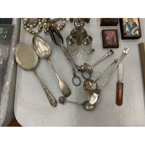 201 - A MIXED LOT TO INCLUDE PILL BOXES, FLATWARE, COSTUME JEWELLERY, BOXES, A CLOISONNE PEN AND EGG, ETC