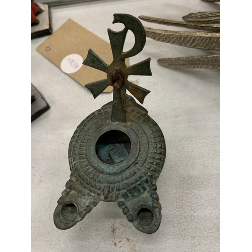 211 - A POSSIBLE BRONZE, ROMAN OR BYZANTINE, OIL LAMP