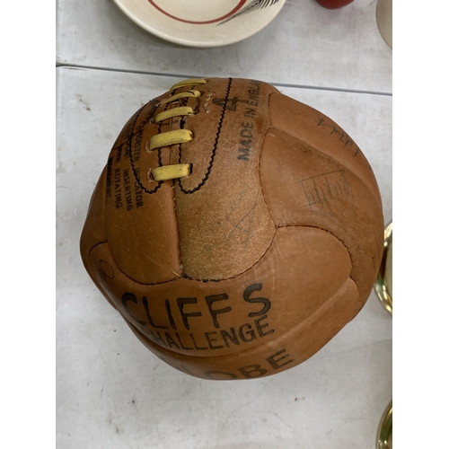 216 - A VINTAGE 'CLIFFS CHALLENGE GLOBE' LEATHER FOOTBALL WITH SIGNATURES