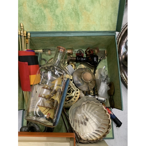 228 - A MIXED LOT OF COLLECTABLES TO INCLUDE A BOXED PAPER WEIGHT, HORSE BRASSES, A PAIR OF OPERA GLASSES,... 