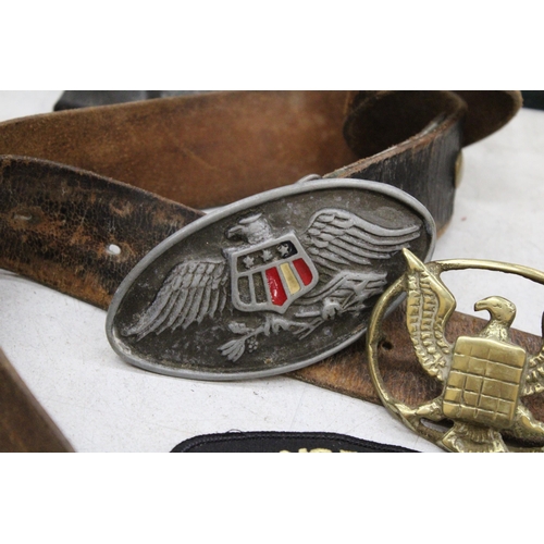 258 - A VINTAGE AMERICAN LEATHER BELT WITH EAGLE BELT BUCKLE, A BRASS EAGLE BELT BUCKLE, A NEW YORK STATE ... 