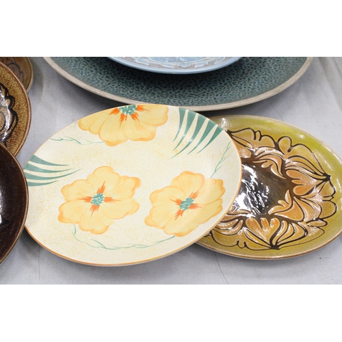 270 - A QUANTITY OF STUDIO POTTERY PLATES TO INCLUDE FOUR POOLE POTTERY, A VERY LARGE MOTTLED BLUE CHARGER... 