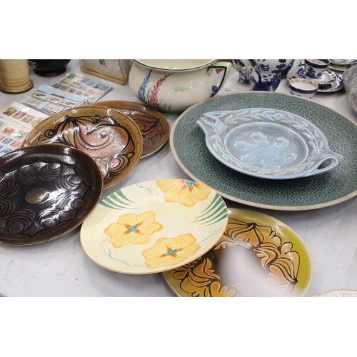 270 - A QUANTITY OF STUDIO POTTERY PLATES TO INCLUDE FOUR POOLE POTTERY, A VERY LARGE MOTTLED BLUE CHARGER... 