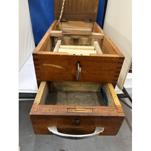 13 - A VINTAGE ANTIQUE CASH REGISTER WITH BELL IN WORKING ORDER