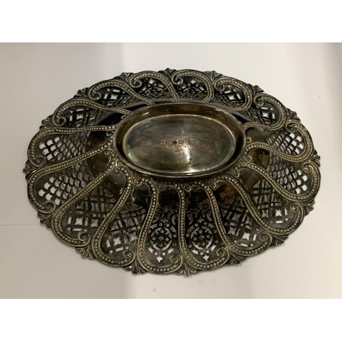 6 - A HALLMARKED BIRMINGHAM ELKINGTON SILVER PIERCED DISH GROSS WEIGHT 52 GRAMS