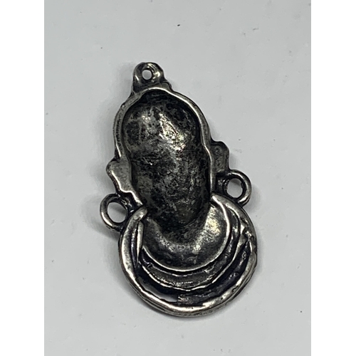 564 - A VINTAGE AFRICAN TRIBAL MANS HEAD PENDANT