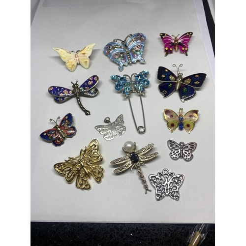 567 - THIRTEEN VARIOUS BUTTERFLY AND DRAGONFLY BROOCHES AND PENDANTS