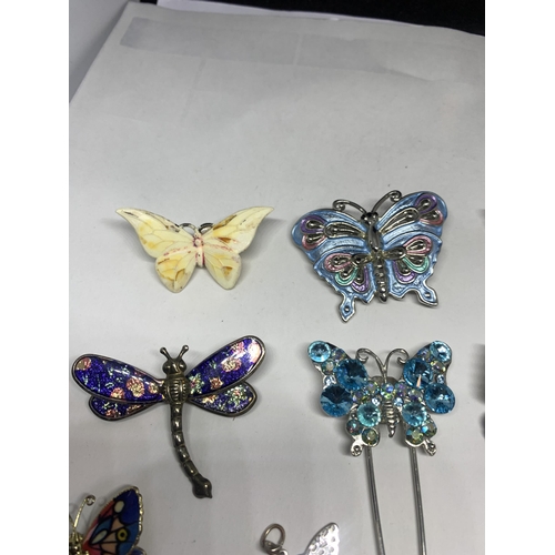 567 - THIRTEEN VARIOUS BUTTERFLY AND DRAGONFLY BROOCHES AND PENDANTS