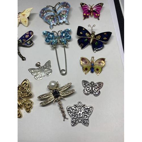 567 - THIRTEEN VARIOUS BUTTERFLY AND DRAGONFLY BROOCHES AND PENDANTS