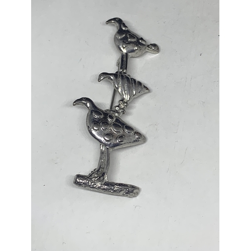 570 - AN AMERICAN SILVER BIRD BROOCH