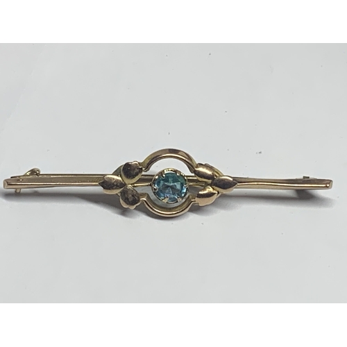 590 - TWO VINTAGE MARKED 9 CARAT GOLD BROOCHES TO INCLUDE ONE WITH A BLUE STONE