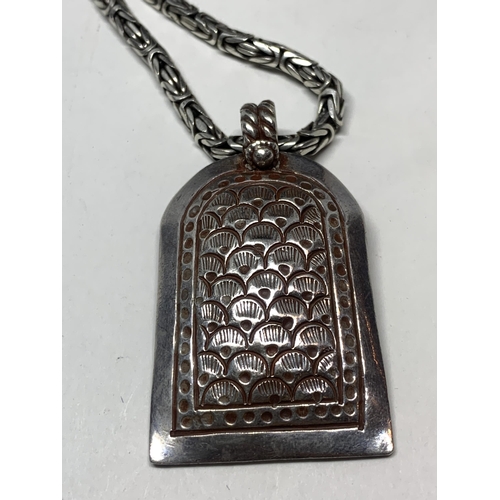 596 - A HEAVY MARKED SILVER NECKLACE AND PENDANT